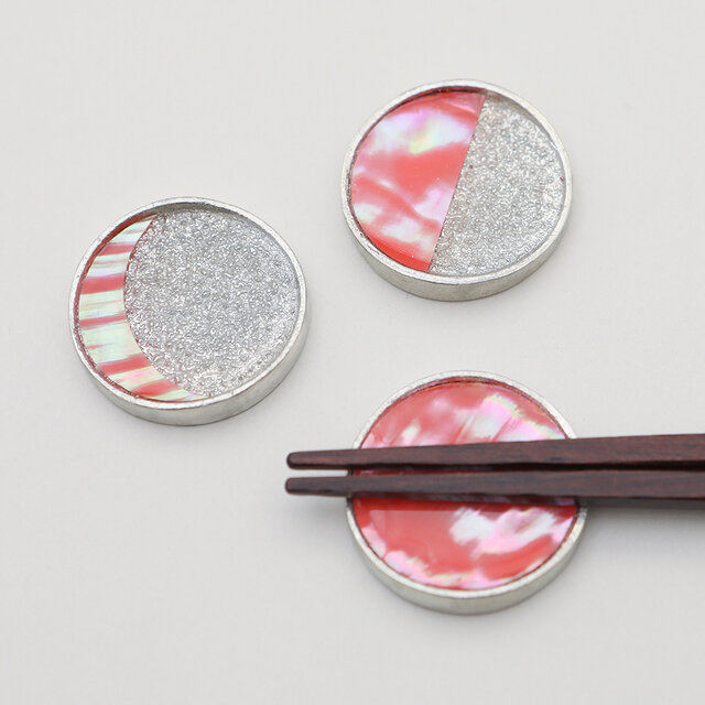 箸置き　つきのみちかけ　赤　　　　 ３点セット　　　　　　　　　[ 錫鋳物+螺鈿 ]　