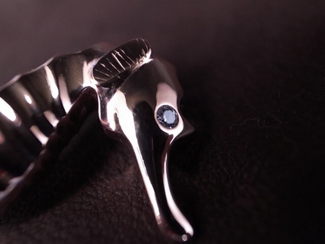 タツノオトシゴブローチタイタック ピンク タツノオトシゴのブローチ | iichi 日々の暮らしを