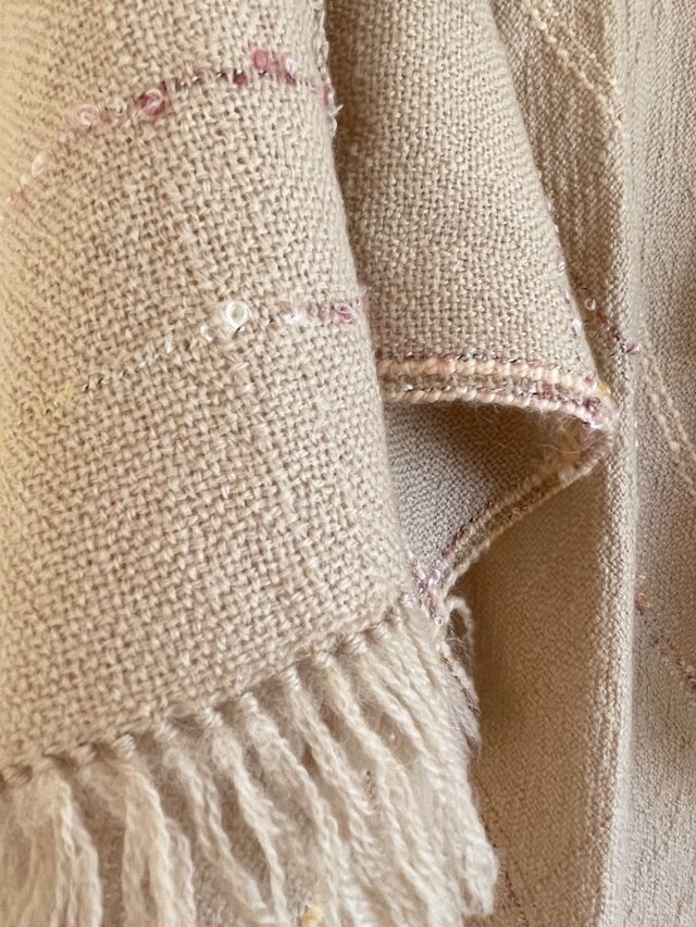 手織りの 大判三角ストール（ピンクベージュ） | iichi 日々の暮らしを