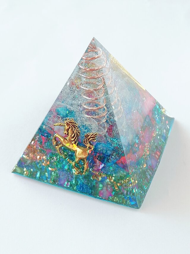 ピラミッド型オルゴナイト☆ユニコーン☆の画像1枚目
