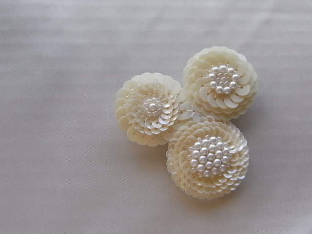 断捨離中※※※ ビーズ 刺繍 ブローチ ハンドメイドアクセサリー 断捨離中※※※様専用 ビーズ 刺繍 ブローチ ハンドメイド