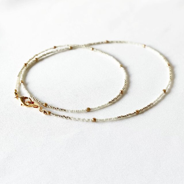 シンプル✴︎小さなビーズの華奢ストラップ　マスクコード／ネックレス／メガネチェーン（金色）