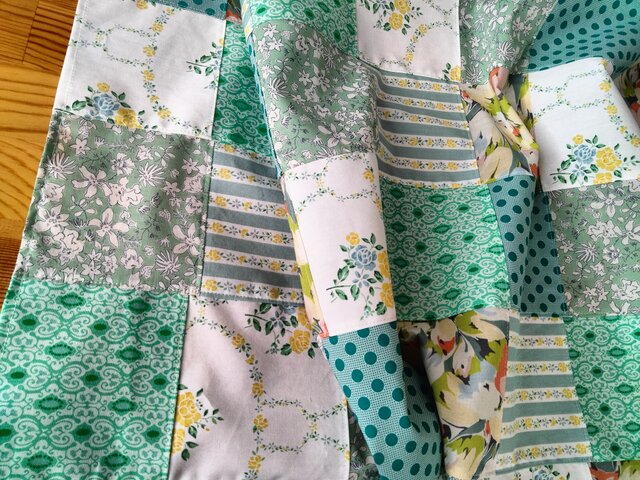 ♥ミントグリーン♥春を感じる♥ランダムパッチワークカーテン | iichi