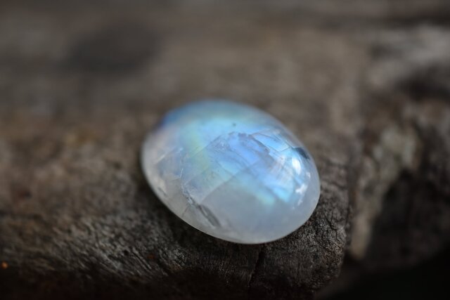 虹色シラー☆ムーンストーン ルースs717 | iichi 日々の暮らしを