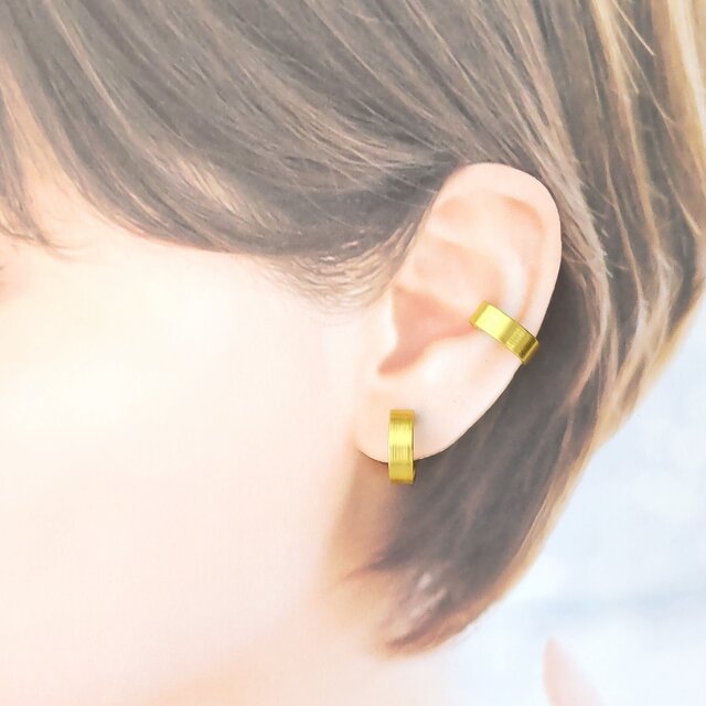 〈軽い〉〈痛くない〉〈挟めるだけ〉2wayゴールドフラットリングイヤリング・イヤーカフ〈直径約14㎜幅約5㎜〉(両耳)(調節可)