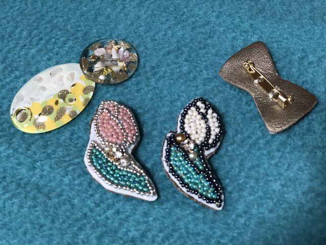 ビンテージ ブローチ 美品 ピンク珊瑚 翡翠 彫刻 チューリップ モチーフ ビンテージ ブローチ 美品 ピンク珊瑚 翡翠 彫刻 チューリップ