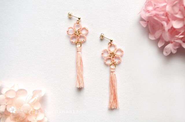 受注製作】タティングレースの桜とタッセルのピアス | iichi 日々の