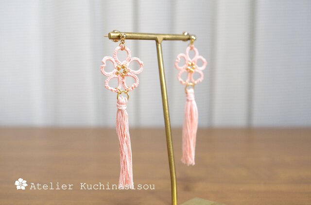 受注製作】タティングレースの桜とタッセルのピアス | iichi 日々の