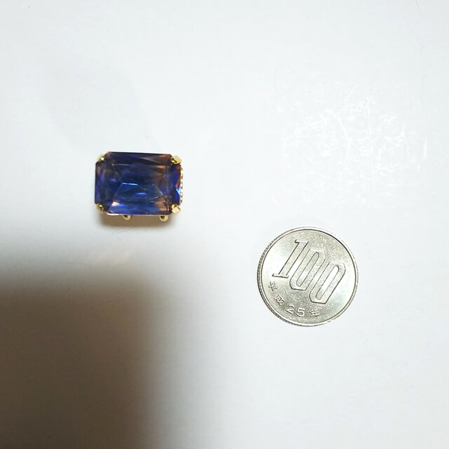 ビンテージガラスの帯留め 青×ピンク | iichi 日々の暮らしを心地よく