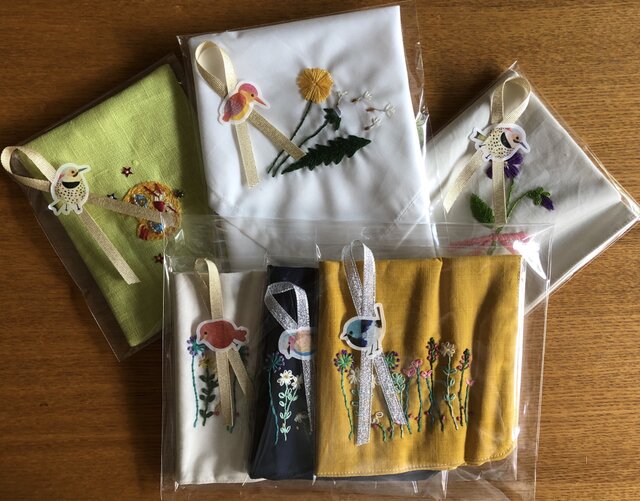 刺繍ハンカチ☆ワイルドガーデン | iichi 日々の暮らしを