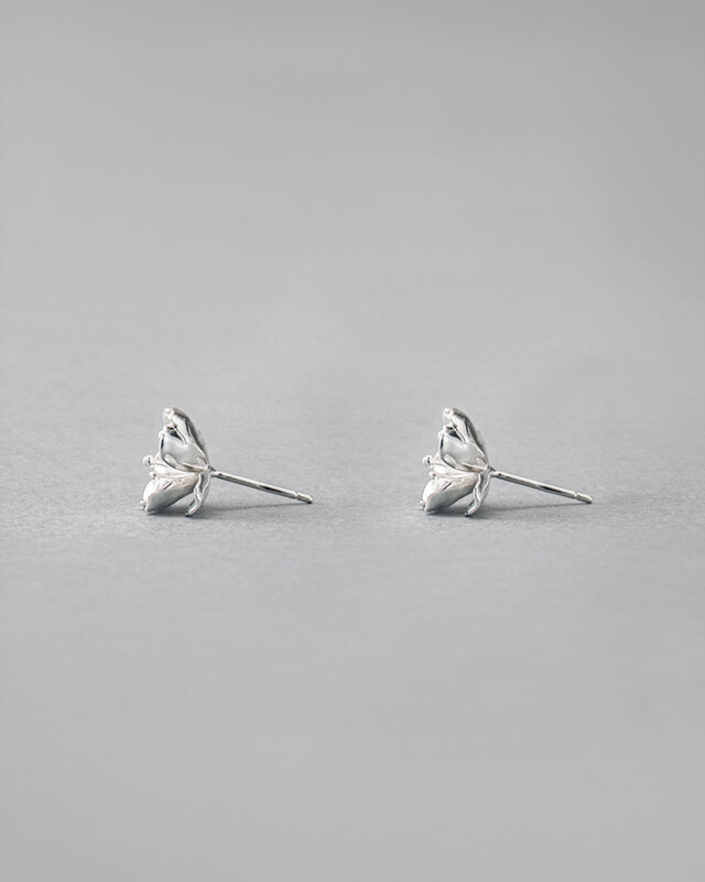 ハンドメイドピアス1641 梨花 ピアス Ⅱ. | iichi 日々の暮らしを心地よくするハンドメイドや