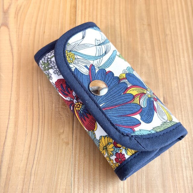 リバティ　３つ折りキーケース　マグネットホック　＜Angelica Garla＞(アンジェリカガーラ)