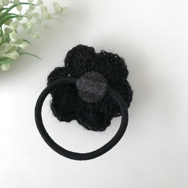 フラワー毛糸編みヘアゴム 黒 ブラック かぎ針編み 花 | iichi 日々の 