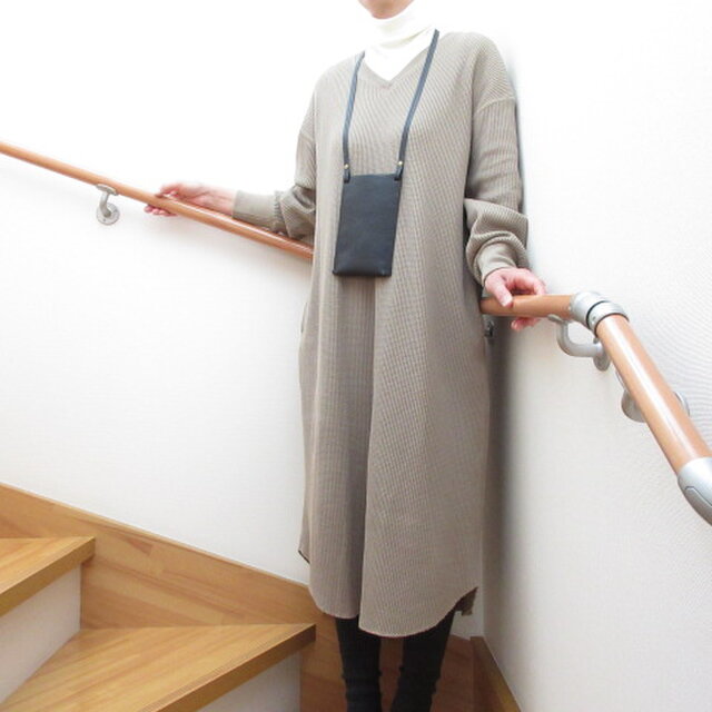 《牛革》スマートにスマホを持ち歩こう♪シンプル・スマホショルダー・ポーチ・フラットタイプ・075