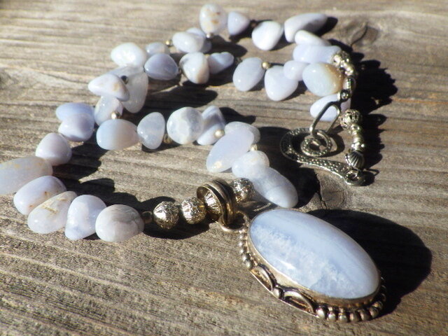 blue lace agate statement necklace ブルーレースアゲートの