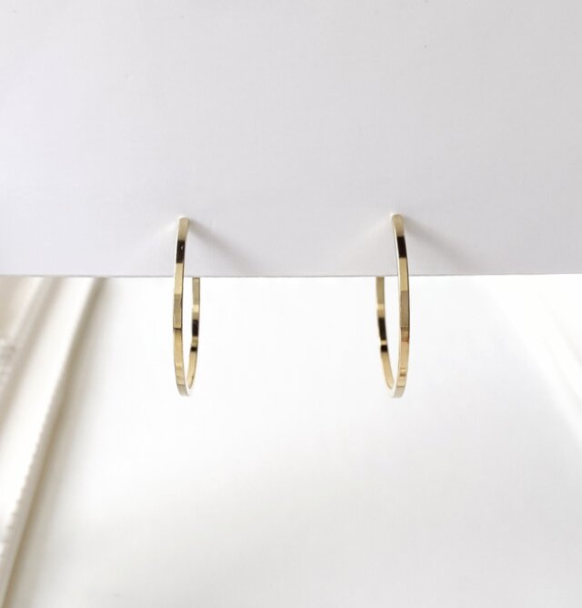 〈痛くない〉～フェイクピアス～ゴールドリングイヤリング・ノンホールピアス(直径約20㎜太さ約1㎜角)(両耳用) (調節可能)