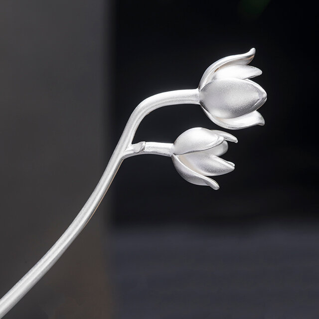 ハクモクレンの花が美しいシルバー簪 -上品なヘアアクセサリーK080