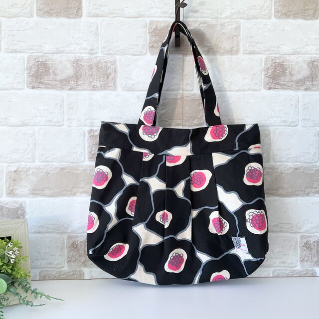 【ファスナー付きMサイズ】モダンヒゲナシ花柄　綿麻グラニーバッグ　ブラック ＜通勤バッグにオススメサイズ！＞