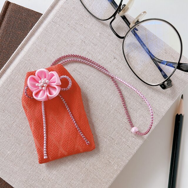 茜桜花菱｜桜のお守り袋（手縫い・つまみ細工／元巫女が仕立てる