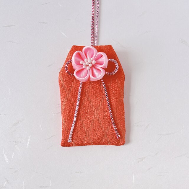 茜桜花菱｜桜のお守り袋（手縫い・つまみ細工／元巫女が仕立てる