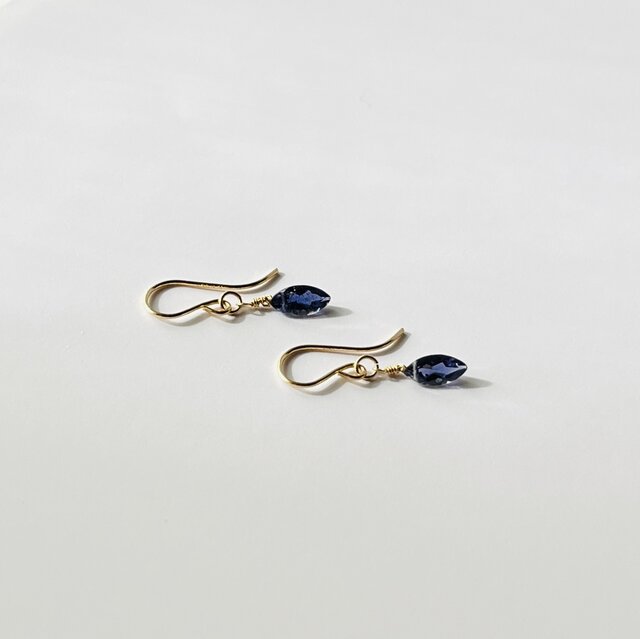 菫藍色アイオライトのピアス 14KGF | iichi 日々の暮らしを