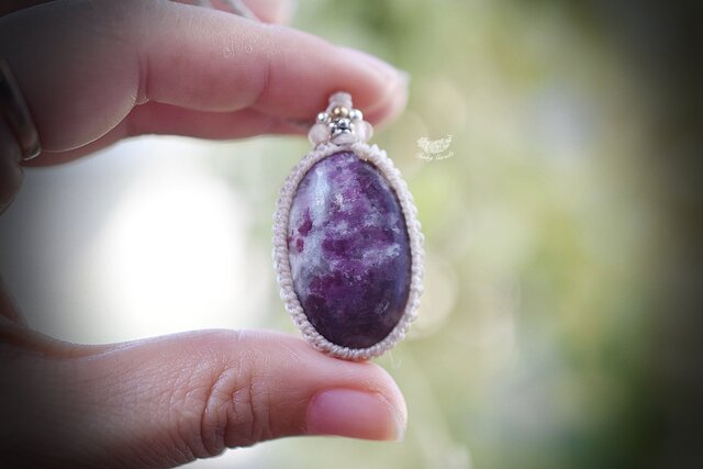 『紅輝』コバルトドロマイトとルビーのマクラメペンダントネックレス 紅輝』コバルトドロマイトとルビーのマクラメペンダントネックレス