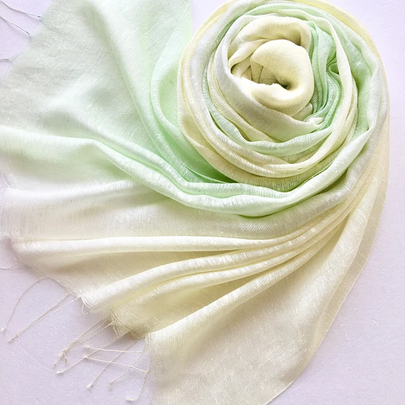 艶めく大判シルク＊淡檸檬色×白緑色＊レーヨンシルクストール