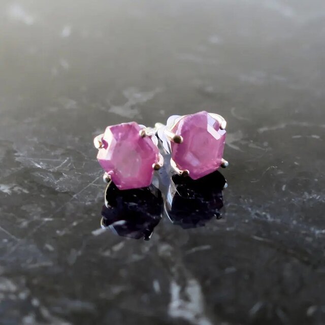 ルビーピアス【7月の誕生石】個性的　ユニーク　ヘキサゴン sv925　