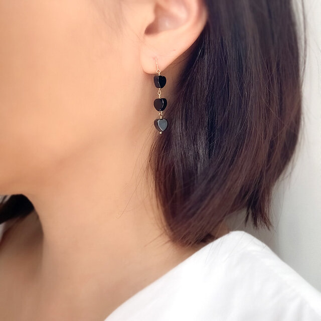 ブラックトルマリン ハートピアス／イヤリング 小ぶり 揺れる 天然石