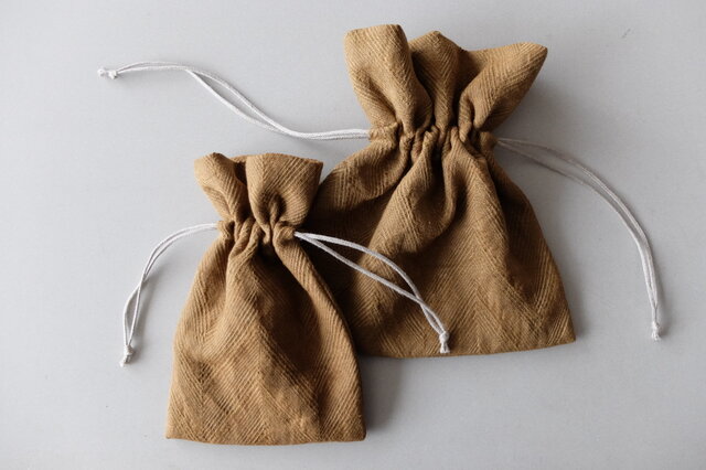 再入荷】リネンジャガード織 巾着袋 M ヘリンボーン｜ライトブラウン