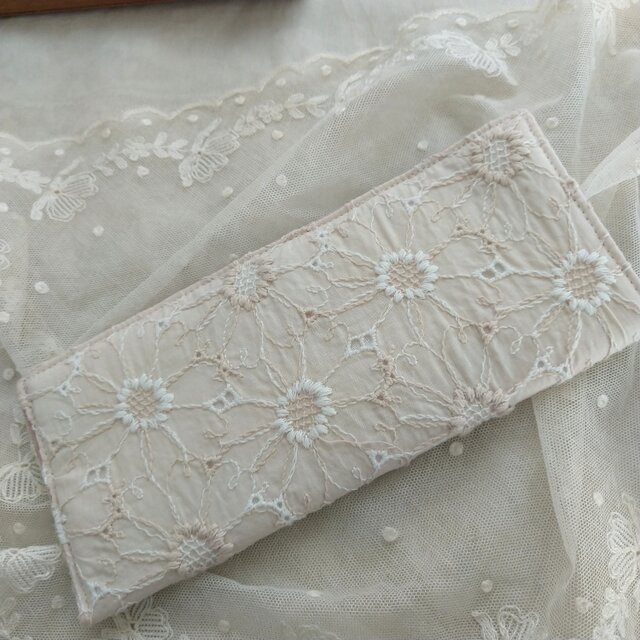 マーガレット*刺繍生地*メガネケース | iichi 日々の暮らしを心地よく