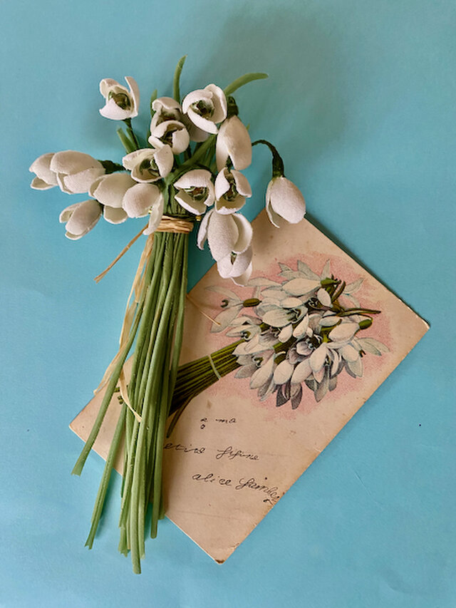 布花 スノードロップのコサージュの画像1枚目