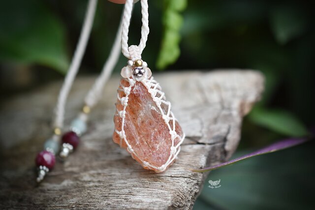 レアカラーサンストーンのマクラメネックレス レアカラーサンストーンのマクラメネックレス レアカラーサン