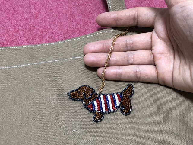 ビーズ刺繍のトートバッグ☆お散歩ワンちゃん | iichi 日々の暮らしを