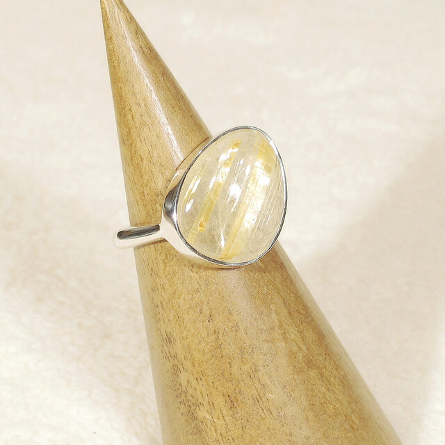 おにぎり型の9.25ctルチルクォーツとSV925の指輪（リングサイズ：9.5号、サイズ変更可、針入り水晶、天然石）