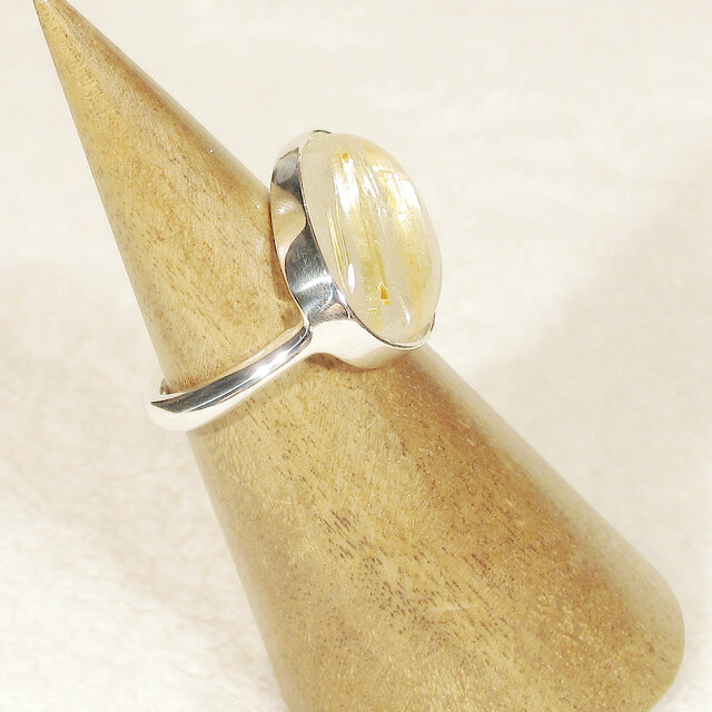 おにぎり型の9.25ctルチルクォーツとSV925の指輪（リングサイズ：9.5号