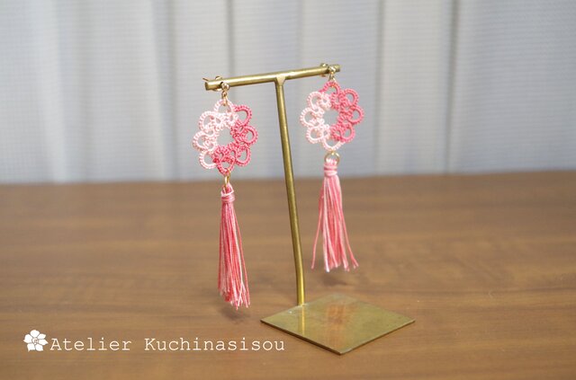 受注製作】タティングレースのツートーン・タッセルピアス〈桜