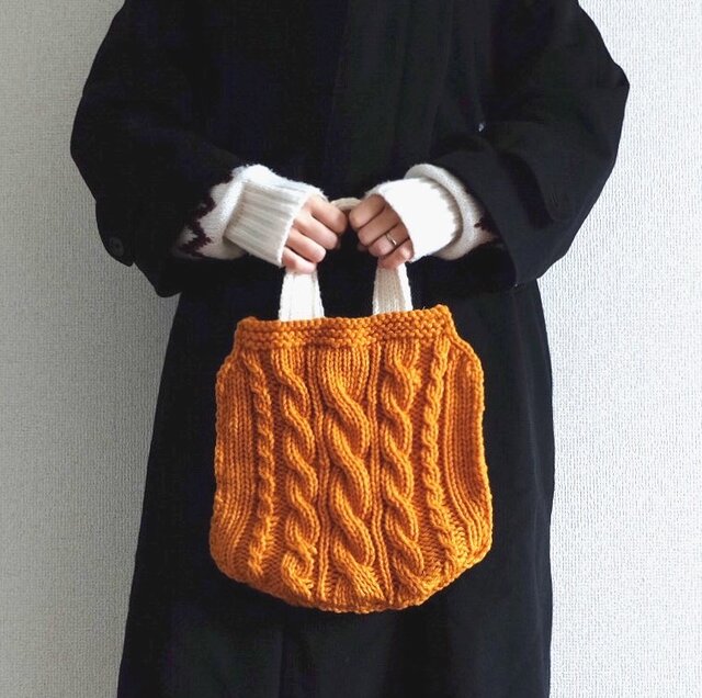 【冬の差し色に】オレンジのニットバッグ
