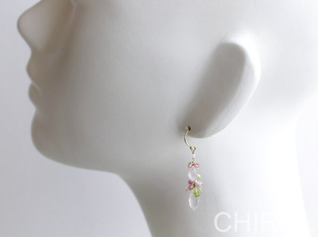 ✿ ローズクォーツ＋ ペリドットの ピアス/ 14kgf 【桜・春】 | iichi