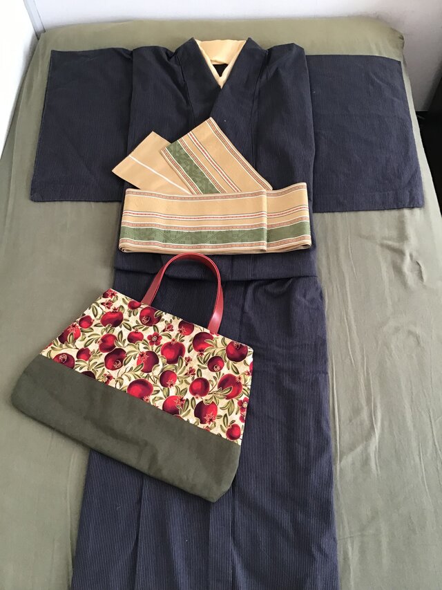 【和洋折衷の抽斗】着物にも合うバッグ　ザクロ柄　レッド×グリーン