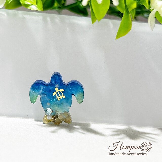 22c002 ホヌのピンバッジ　ホムポム