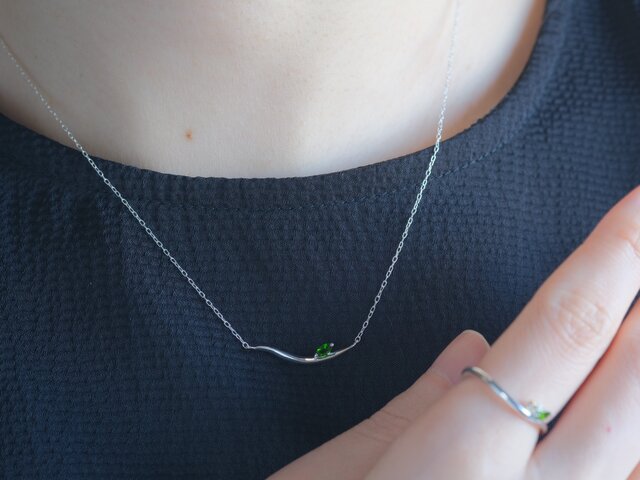 Vindur necklace　クロムトルマリン　天然石シルバーウェーブネックレス　silver925　グリーン　緑