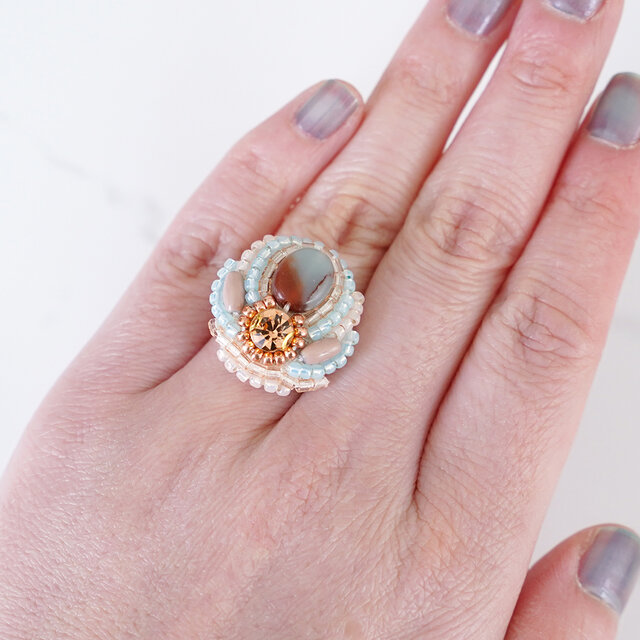 おしゃべりな指輪22 フリーサイズ ビーズ刺繍のリング 天然石 ビジュー