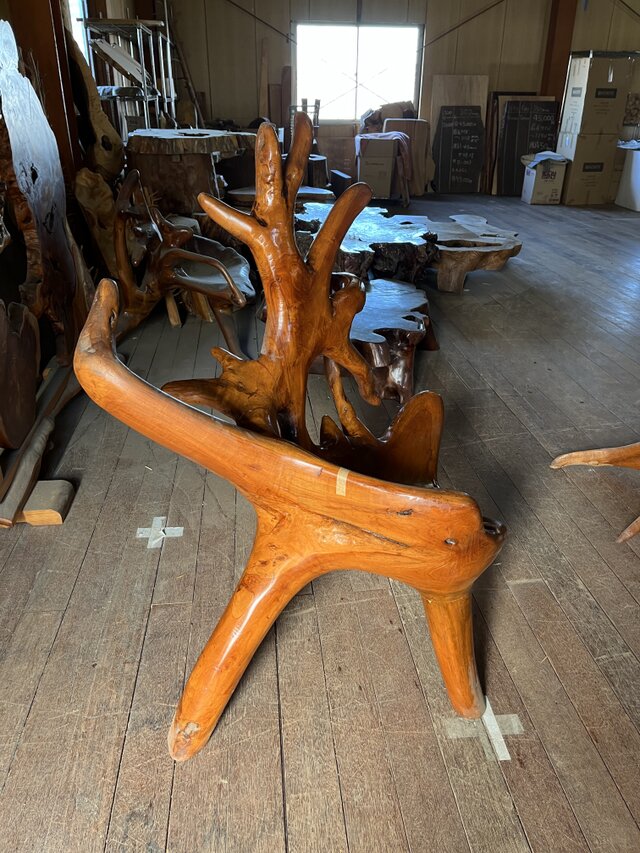 巨大な天然木のオブジェ/欅の根の椅子