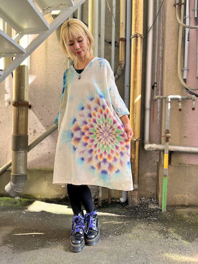 タイダイ染め　ゆったりワンピース　新緑の空や海をイメージした色彩に幻想的な大曼荼羅　HD18-78