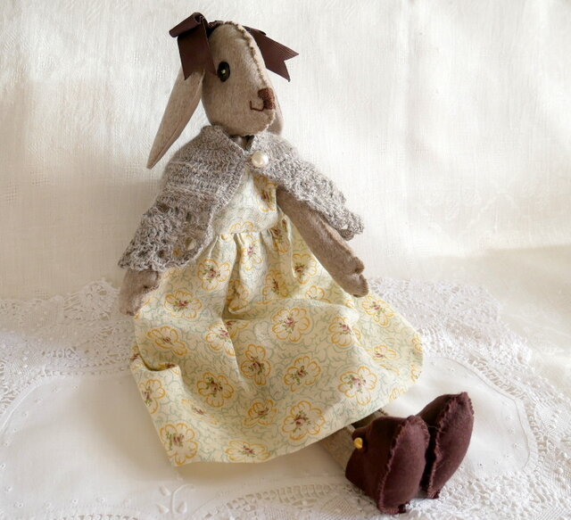 ウサギのクロエ　着せ替え人形　カシミヤ＆リネン ／ハンドメイド・オーダー製作