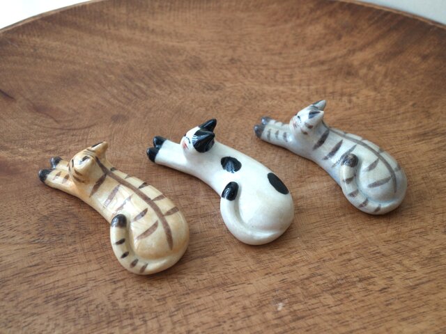 伸び猫の箸置き | iichi 日々の暮らしを心地よくするハンドメイドや