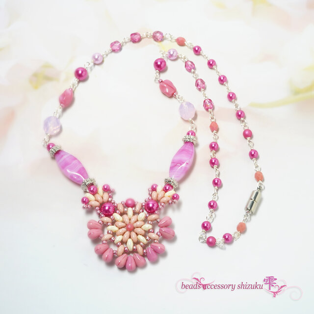 花編みショートネックレス＊チェリーピンク