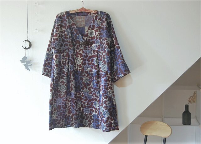 着物リメイク葡萄唐草綿紬刺し子チュニック 着物リメイク葡萄唐草綿紬刺し子チュニック 展示品 花唐草のチュニック