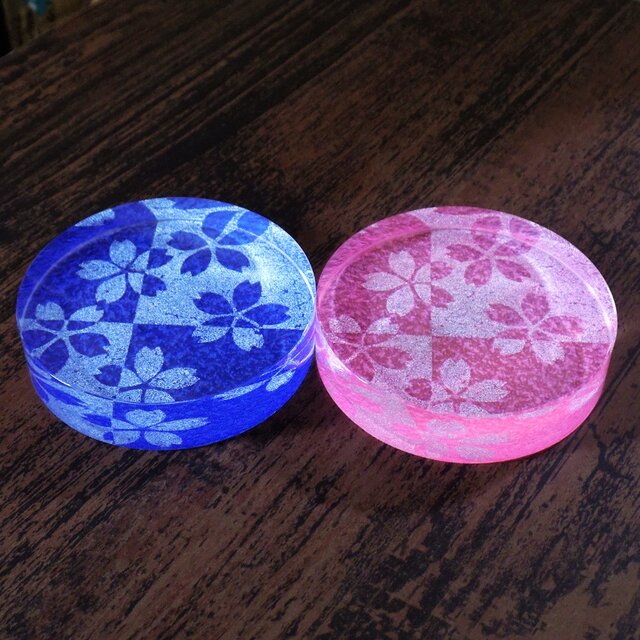 金彩ガラスペーパーウェイト 「桜 ブルー」 | iichi 日々の暮らしを